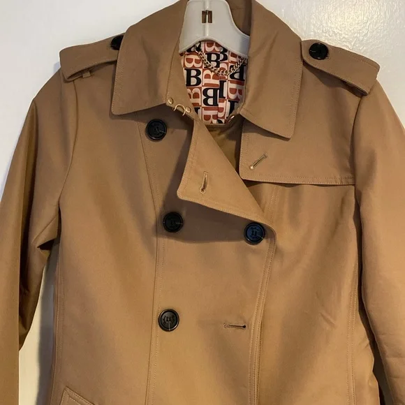 Beautiful trench coat - Picture 2 of 3